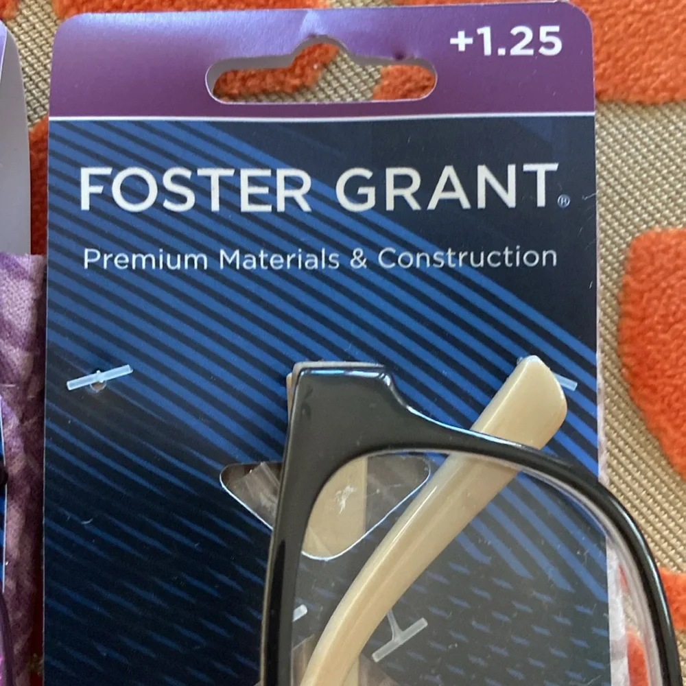 FOSTER GRANT READING GLASSES WITH SLIP CASE +1.25 Two pairs